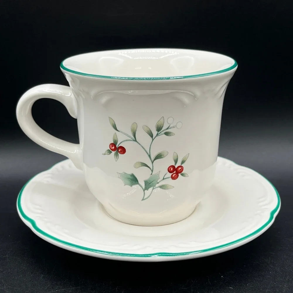 Pfaltzgraff Winterberry Cup Saucer Set 4 Christmas Holiday Stoneware USA As Is